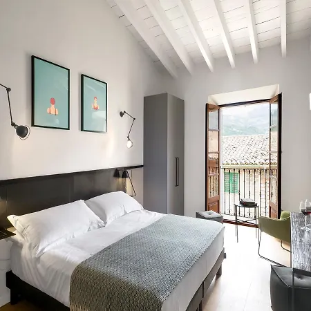 1902 Townhouse 4* Soller
