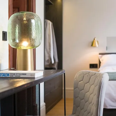 1902 Townhouse 4* Soller